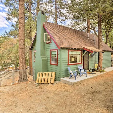 Wrightwood Cabin With Cozy Interior!